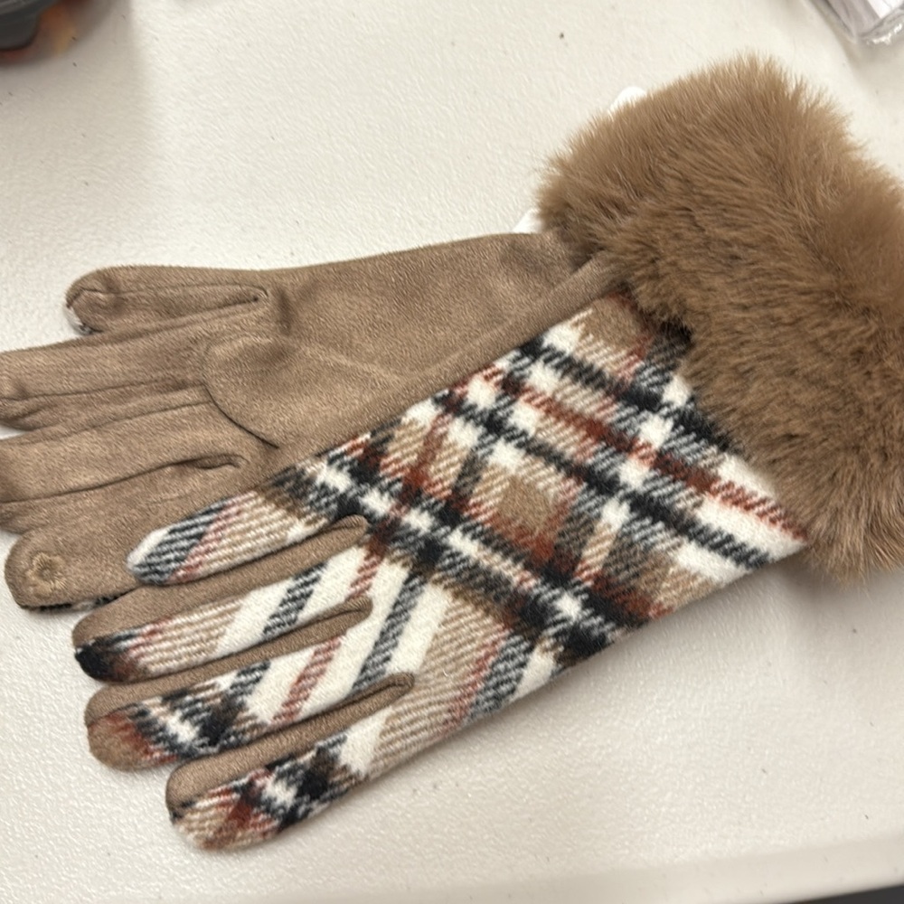 Stylish Plaid Women's Gloves New Item NWT Touchscreen - Picture 3 of 7